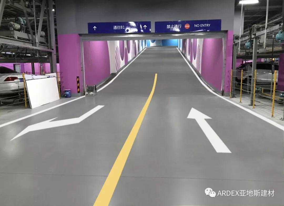 體驗升級！本色水泥基自流平系統重塑2萬平地下車庫，不僅僅是感官