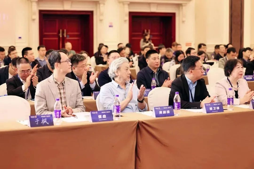 亞地斯集團(tuán)榮獲中國(guó)陶瓷工業(yè)協(xié)會(huì)瓷磚粘貼技術(shù)專(zhuān)業(yè)委員會(huì)榮譽(yù)表彰 亞地斯集團(tuán)榮獲中國(guó)陶瓷工業(yè)協(xié)會(huì)瓷磚粘貼技術(shù)專(zhuān)業(yè)委員會(huì)榮譽(yù)表彰