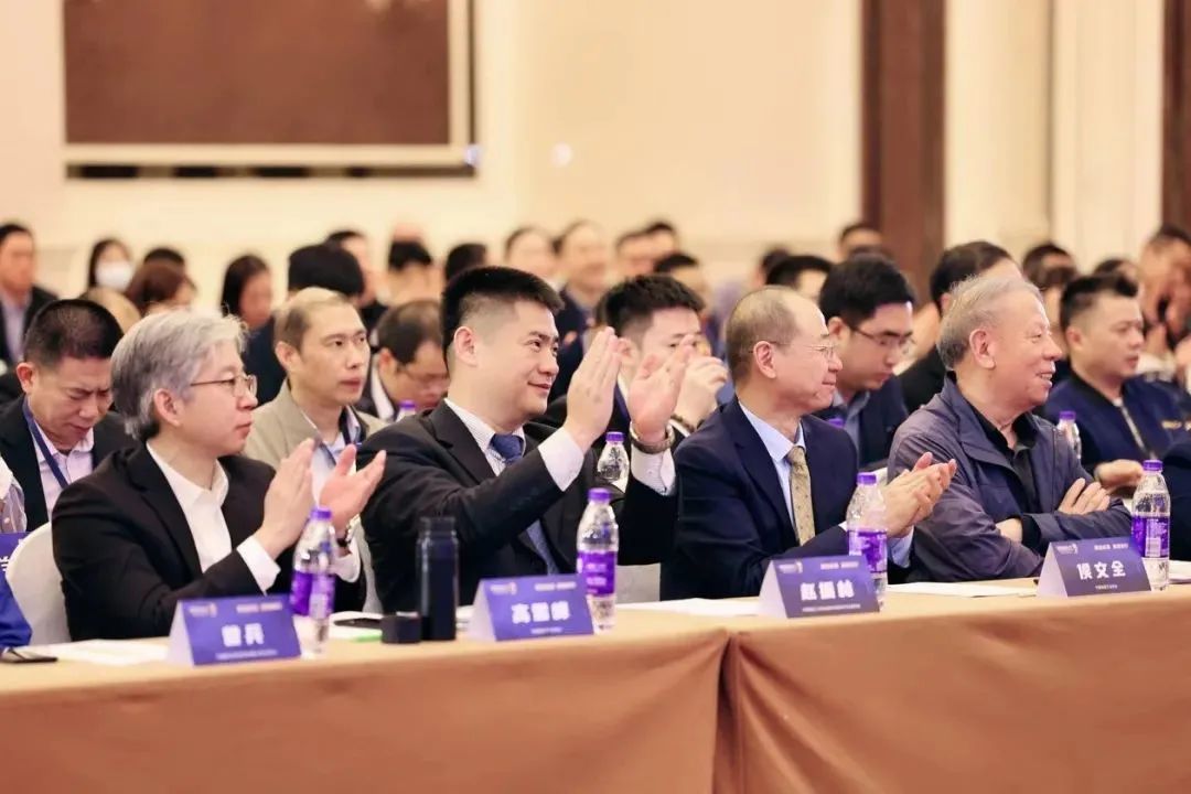 亞地斯集團(tuán)榮獲中國(guó)陶瓷工業(yè)協(xié)會(huì)瓷磚粘貼技術(shù)專(zhuān)業(yè)委員會(huì)榮譽(yù)表彰 亞地斯集團(tuán)榮獲中國(guó)陶瓷工業(yè)協(xié)會(huì)瓷磚粘貼技術(shù)專(zhuān)業(yè)委員會(huì)榮譽(yù)表彰